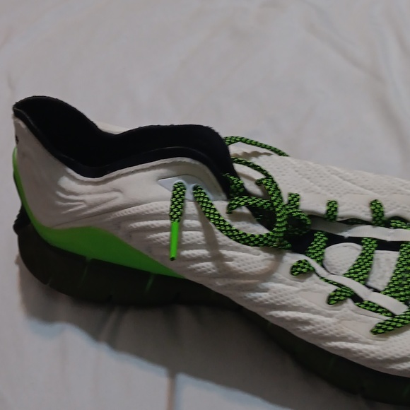 SNEAKERS - Picture 3 of 4